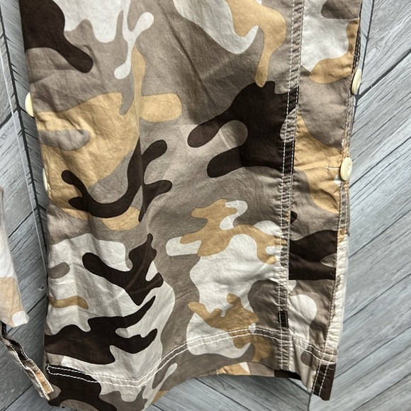 NWT Y2K Low Rise Cropped Camo Pants Bitten Size 18 - Picture 6 of 16